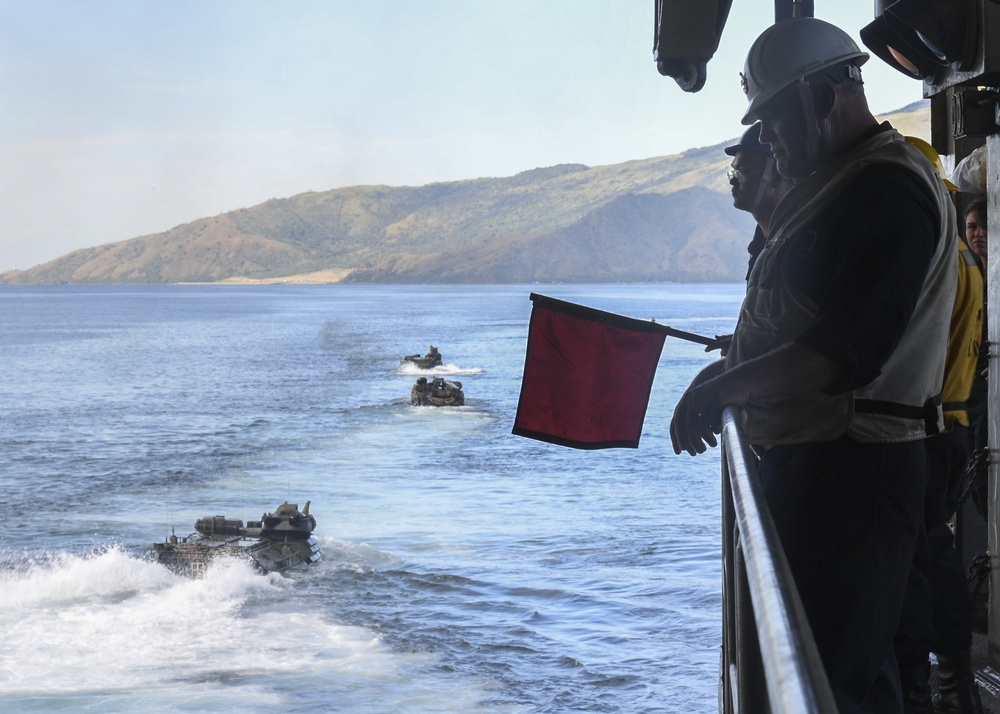 USS Germantown (LSD 42) well-deck ops