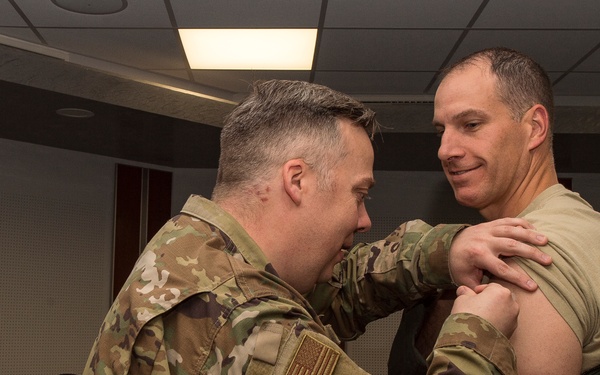 86th AW leadership leads the way, gets their flu shots