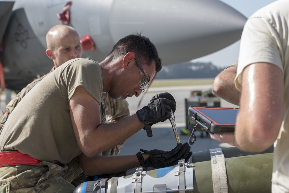 4th Maintenance airmen face-off in quarterly load crew competition