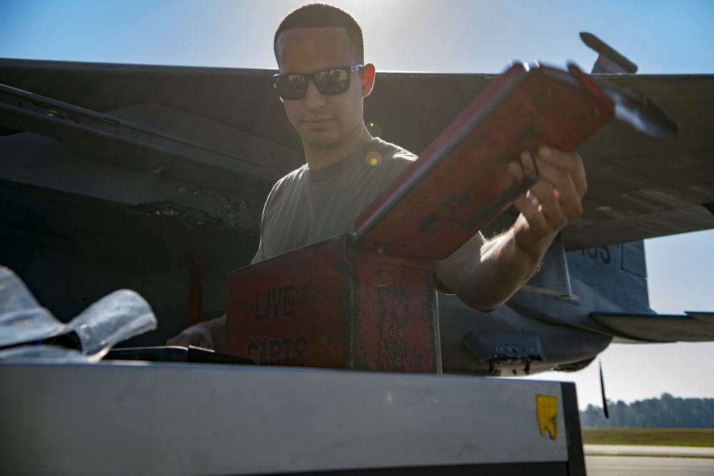 4th Maintenance airmen face-off in quarterly load crew competition