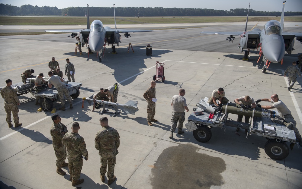 4th Maintenance airmen face-off in quarterly load crew competition