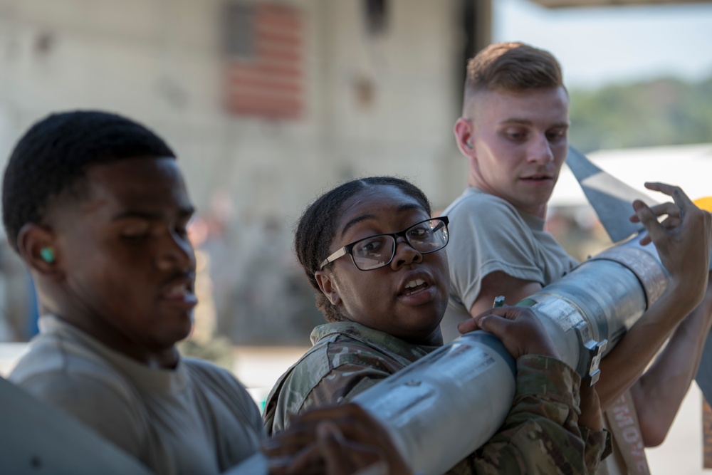 4th Maintenance airmen face-off in quarterly load crew competition