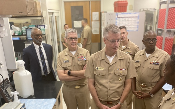 New Navy Medicine West Commander makes first Official Visit to Naval Medical Research Center