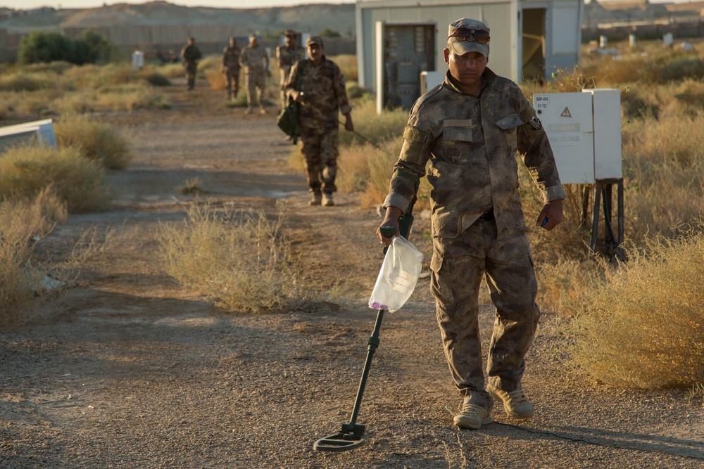 Iraqi Border Guard Force Graduating EOD Class