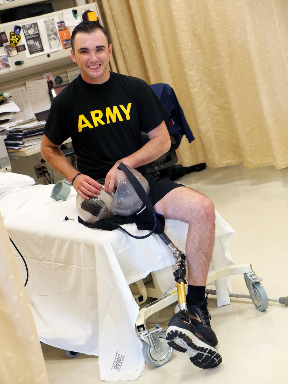 Soldier self-amputates leg to aid battle buddies