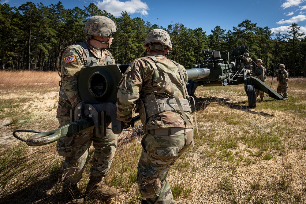 Soldiers set up M777 howitzer