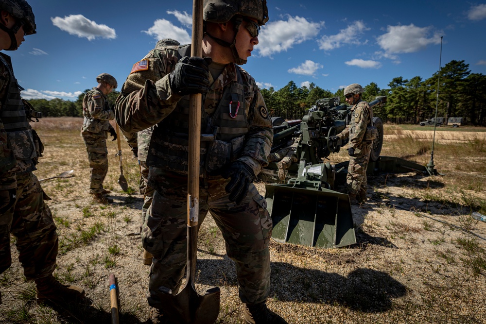 Soldiers set up M777 howitzer