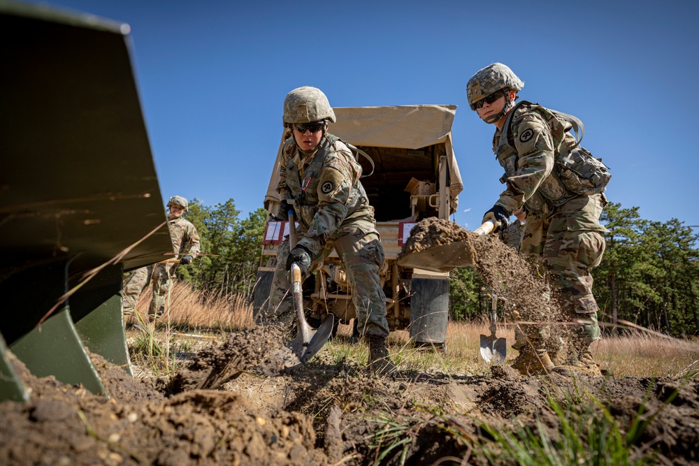 Soldiers set up M777 howitzer
