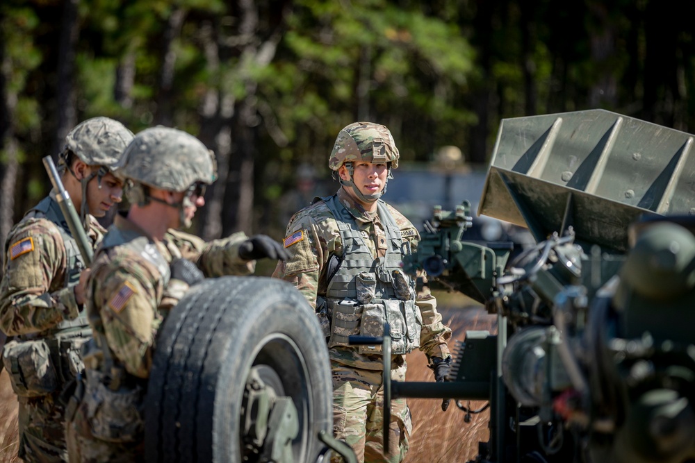 Soldiers set up M777 howitzer
