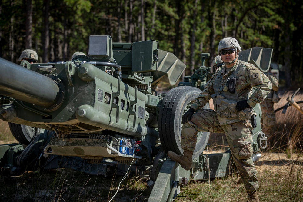 Soldiers set up M777 howitzer