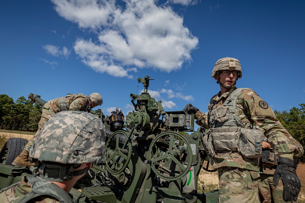 Soldiers set up M777 howitzer