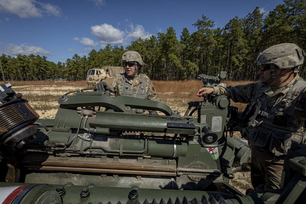 Soldiers set up M777 howitzer