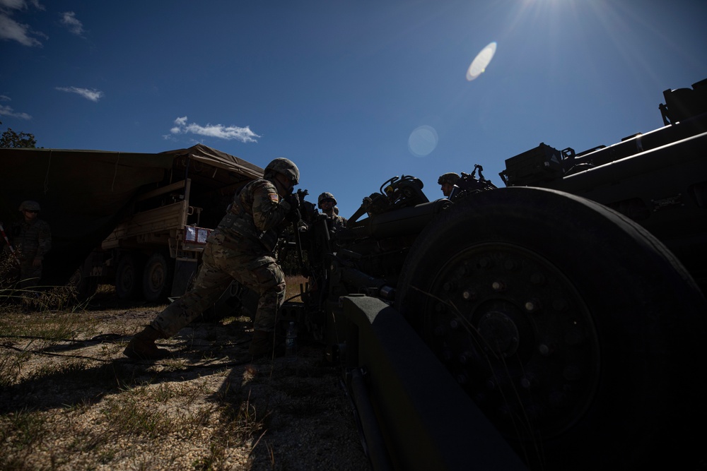 Soldiers set up M777 howitzer