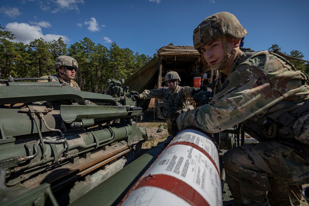 Soldiers set up M777 howitzer