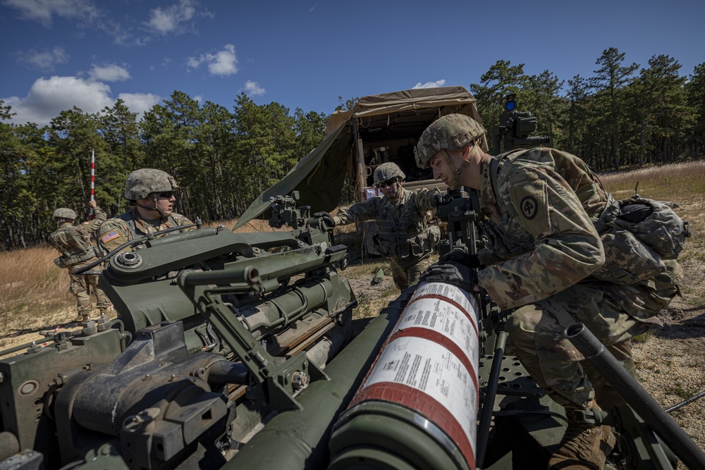Soldiers set up M777 howitzer