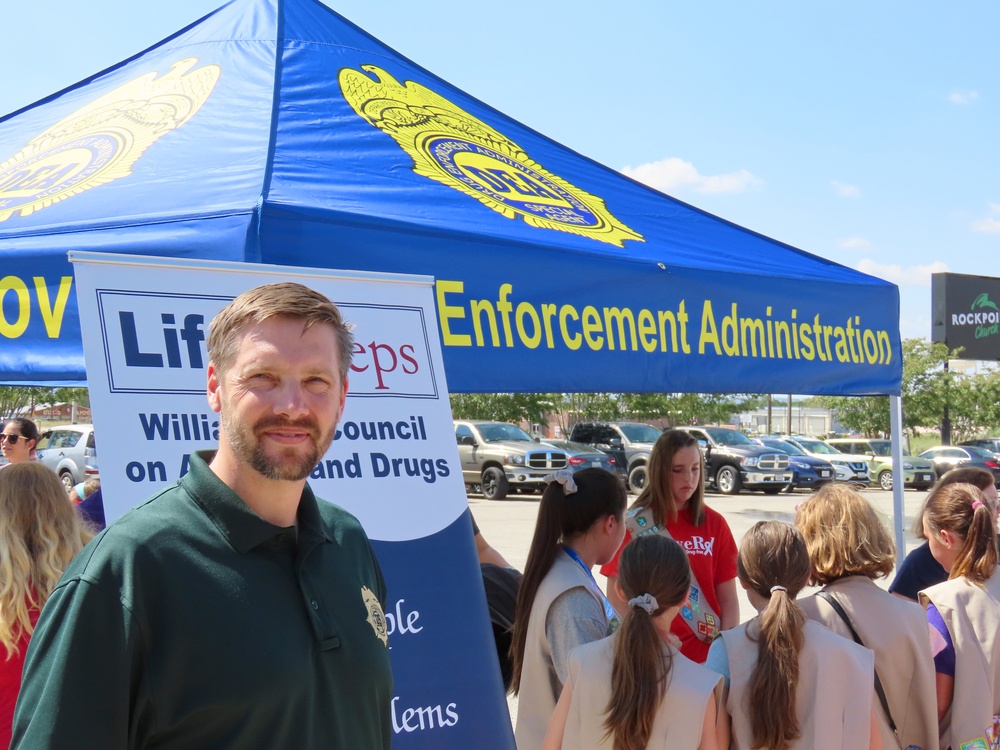 Texas Counterdrug partners with DEA and LifeSteps for Girl Scouts Patch Day