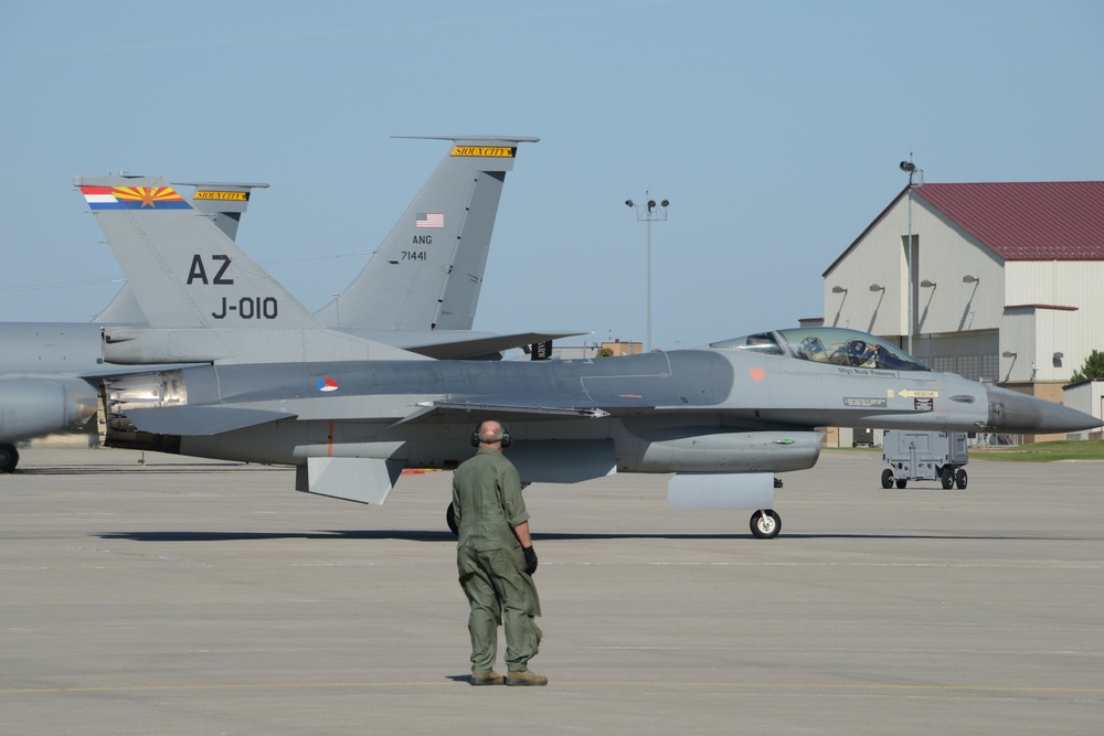 ANG paint facility receives RNAF F-16