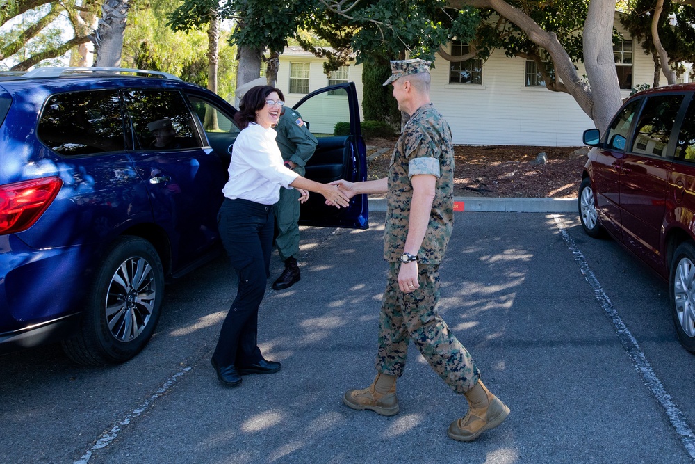 Asst. Secretary of Defense (Readiness) Daigle visits I MEF units