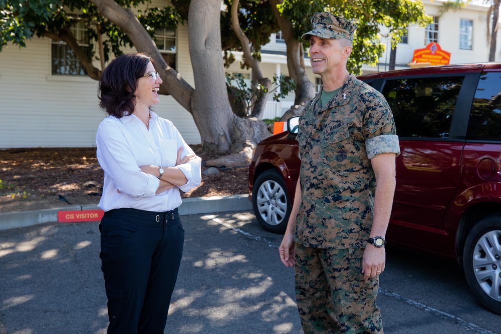 Asst. Secretary of Defense (Readiness) Daigle visits I MEF units