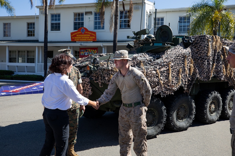 Asst. Secretary of Defense (Readiness) Daigle visits I MEF units