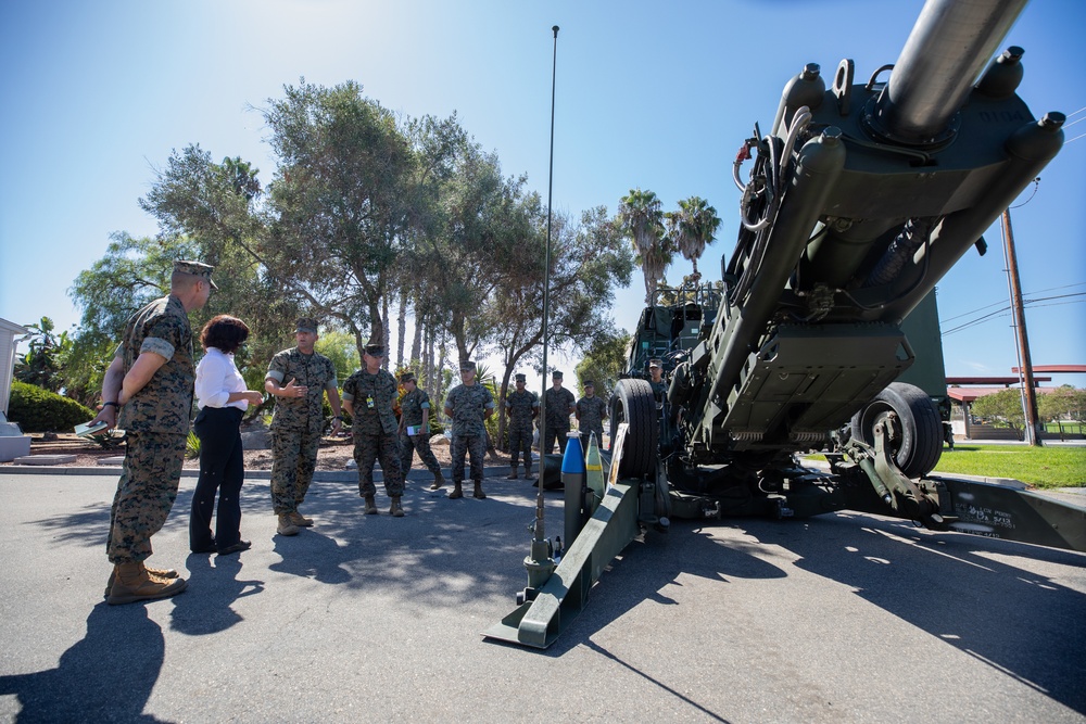 Asst. Secretary of Defense (Readiness) Daigle visits I MEF units