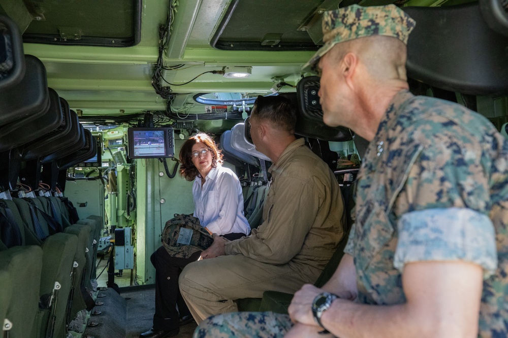 Asst. Secretary of Defense (Readiness) Daigle visits I MEF units