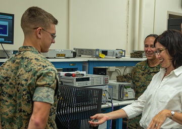 Asst. Secretary of Defense (Readiness) Daigle visits I MEF units