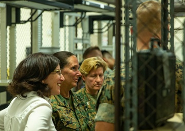 Asst. Secretary of Defense (Readiness) Daigle visits I MEF units