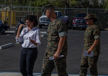 Asst. Secretary of Defense (Readiness) Daigle visits I MEF units