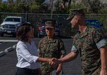 Asst. Secretary of Defense (Readiness) Daigle visits I MEF units