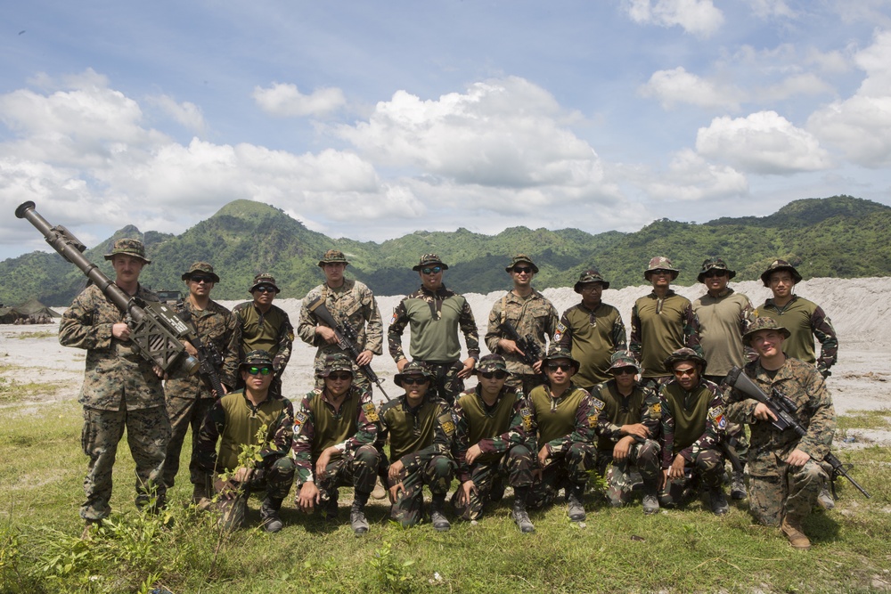 Philippine Airmen, U.S. Marines conduct subject matter expert exchange during KAMANDAG 3
