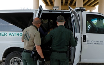USBP agents rescue a migrant family in distress
