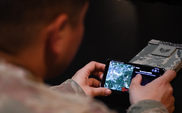 CRW Airmen train on ATAK app