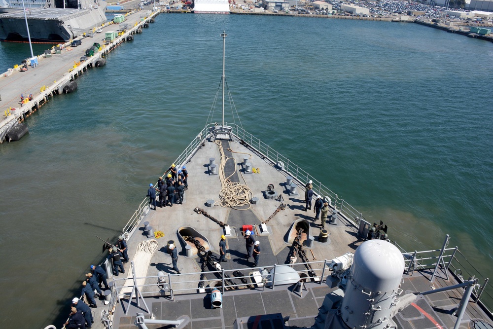 USS Pearl Harbor (LSD 52) Underway