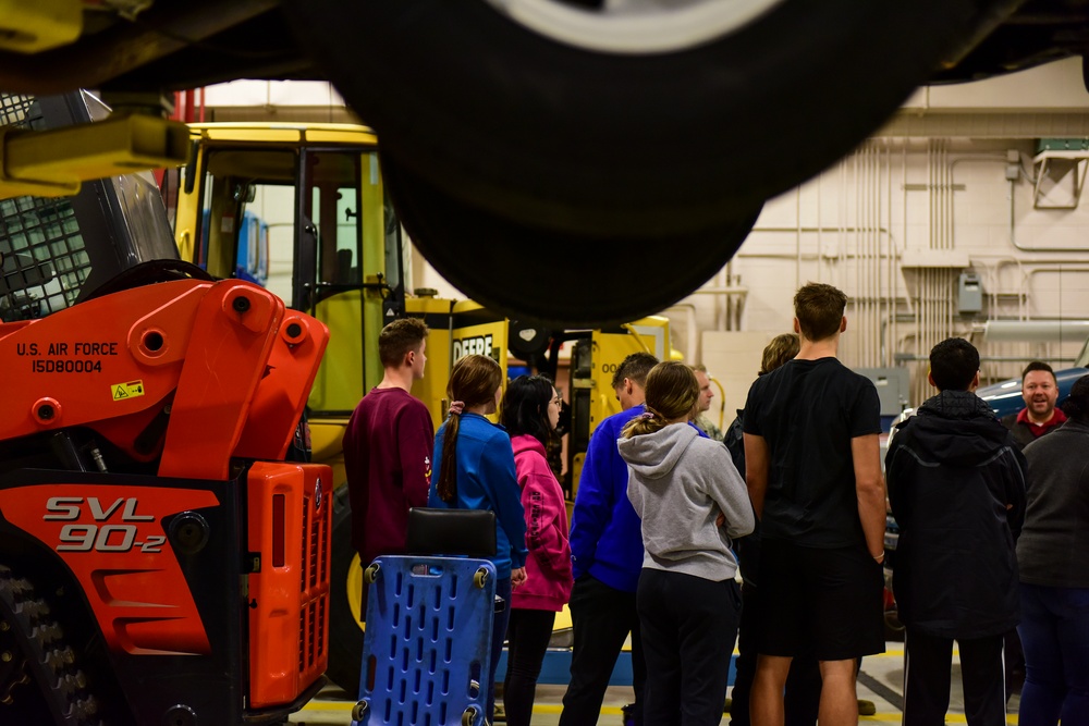 Ben Eielson students visit 168th Wing vehicle maintenance