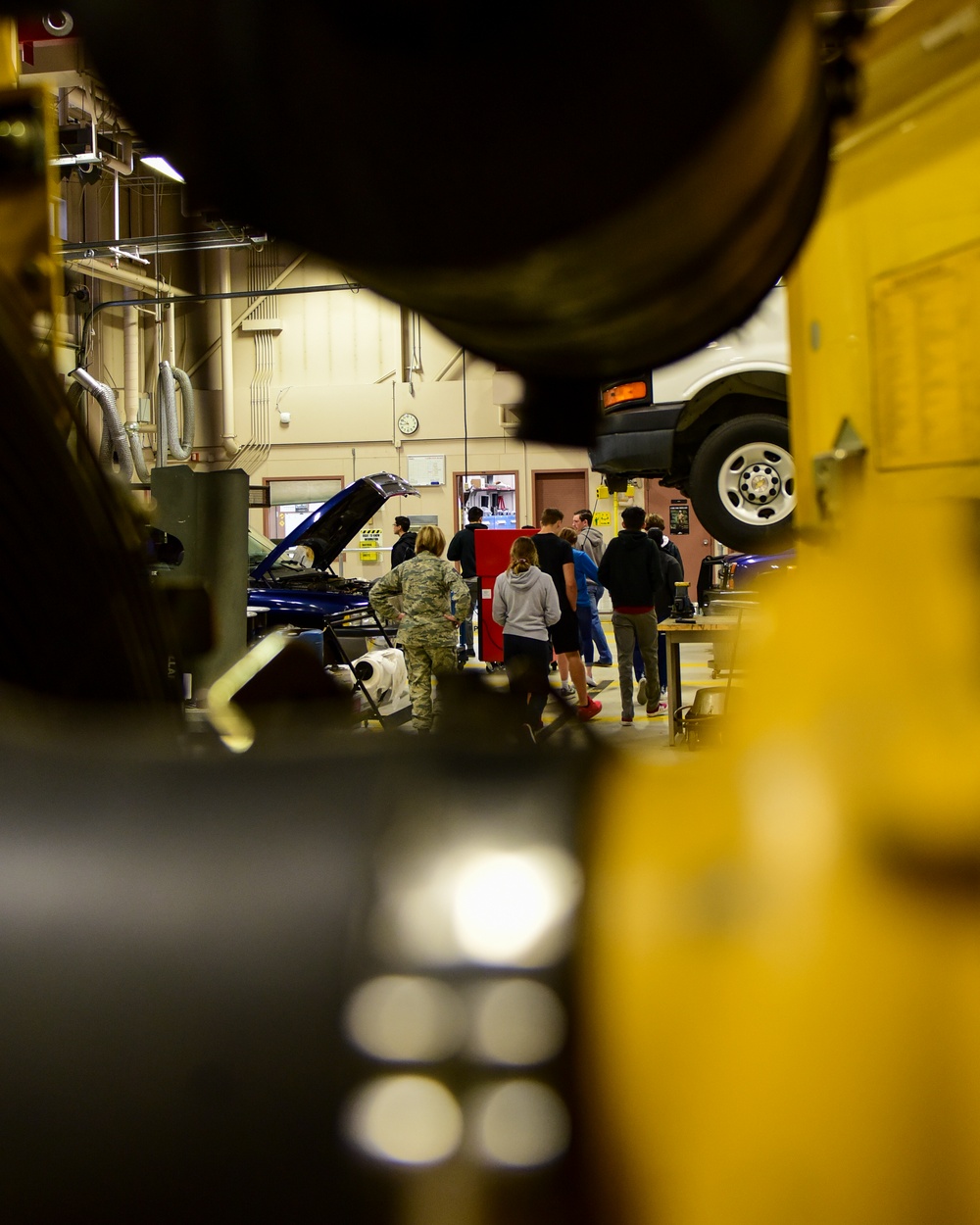 Ben Eielson students visit 168th Wing vehicle maintenance