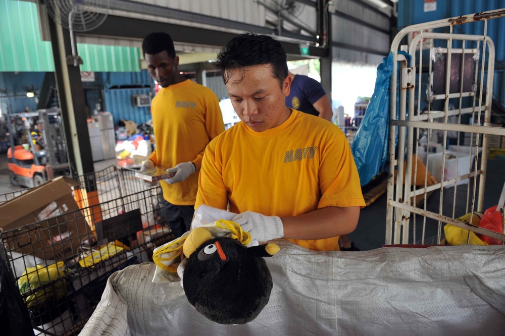 Emory S. Land Sailors Participate in a Community Outreach Event in Singapore