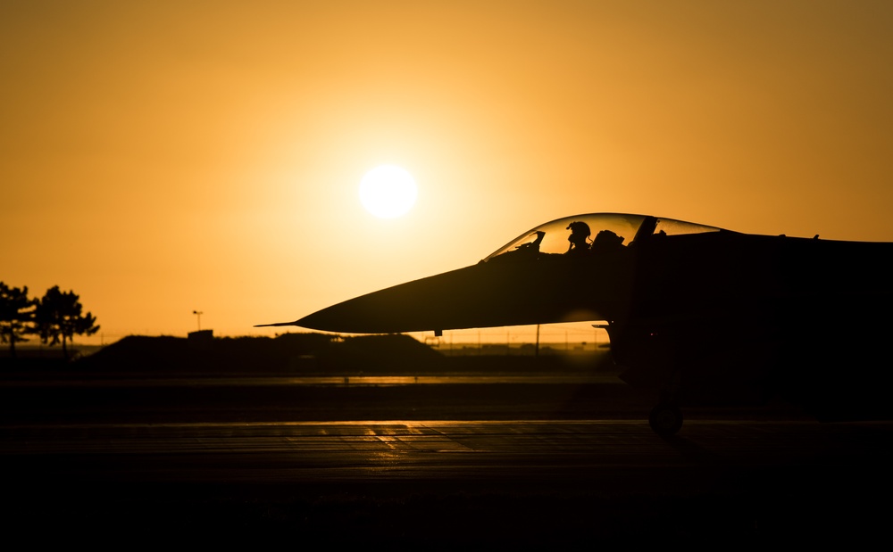 Kunsan F-16 dusk takeoffs