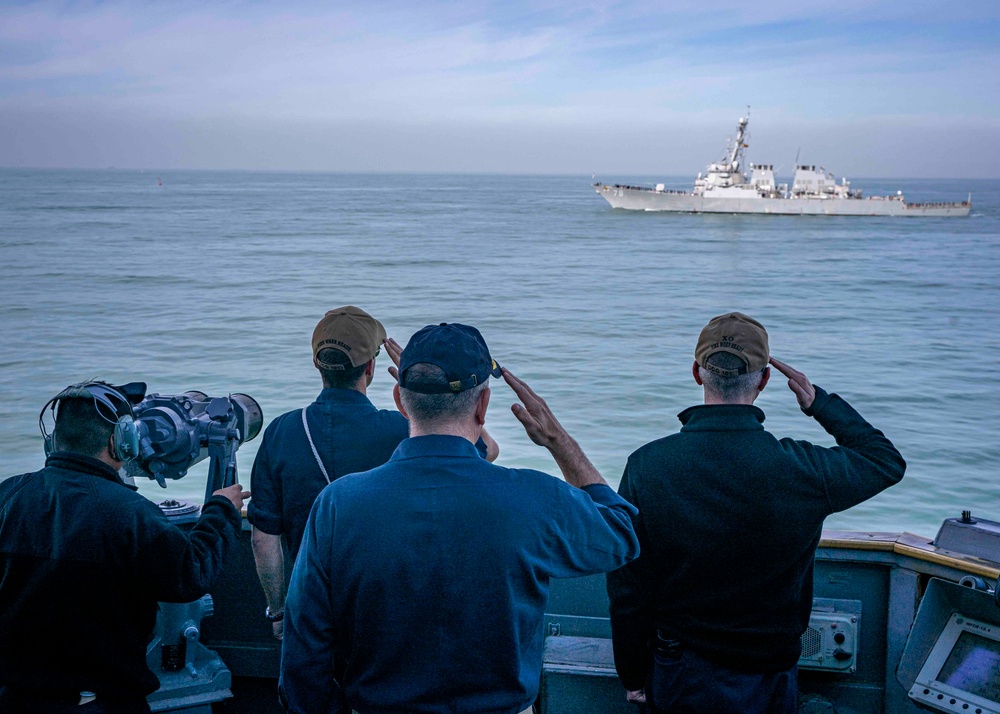 USS Gridley Sailors Render Honors to USS Porter