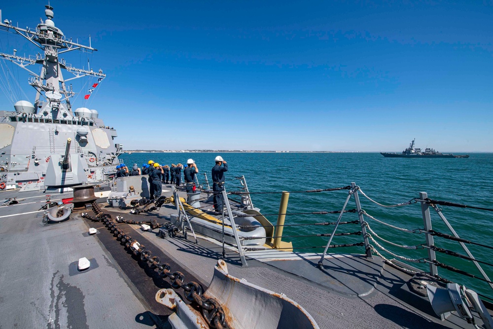 USS Gridley Sailors Render Honors to USS Carney