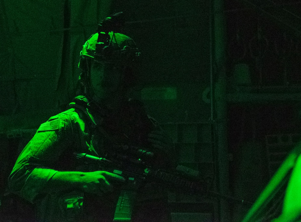 75th EAS Delivers Cargo and Picks Up Passengers in Somalia