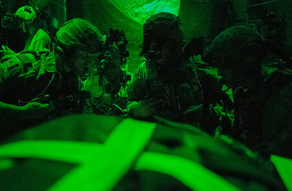 75th EAS Delivers Cargo and Picks Up Passengers in Somalia