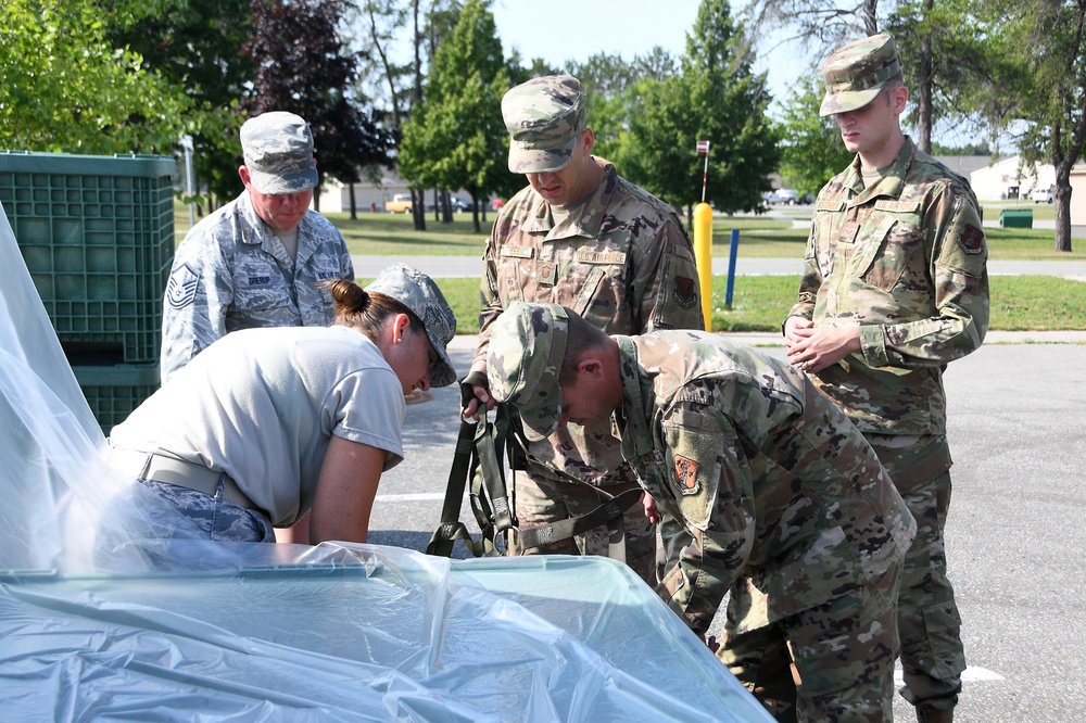 178 LRS Airmen practice pallet build up