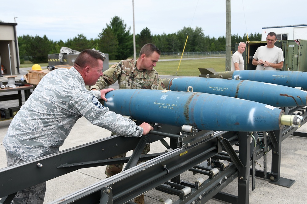 178 LRS munition systems specialists train on building bombs