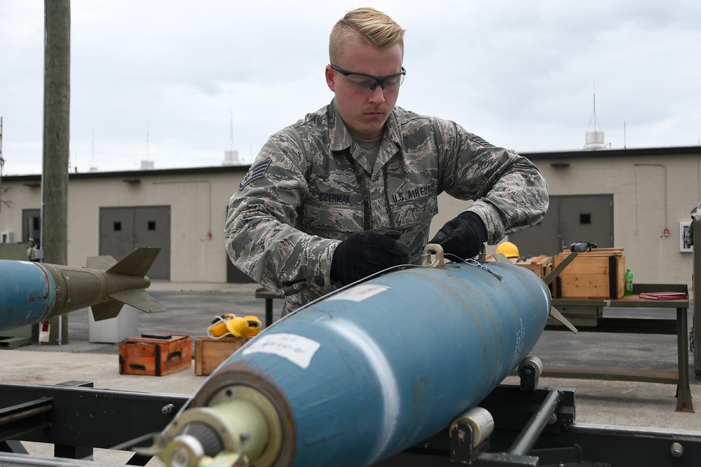 178 LRS munition systems specialists train on building bombs