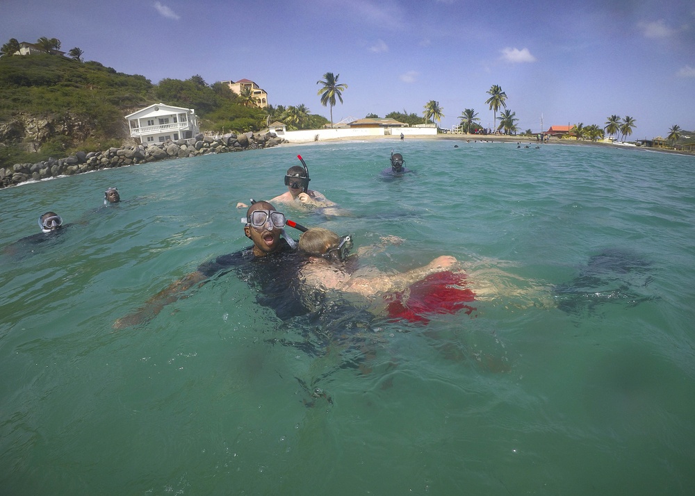 USNS Comfort Sailors Conduct Rescue Swimmer Training in St. Kitts and Nevis
