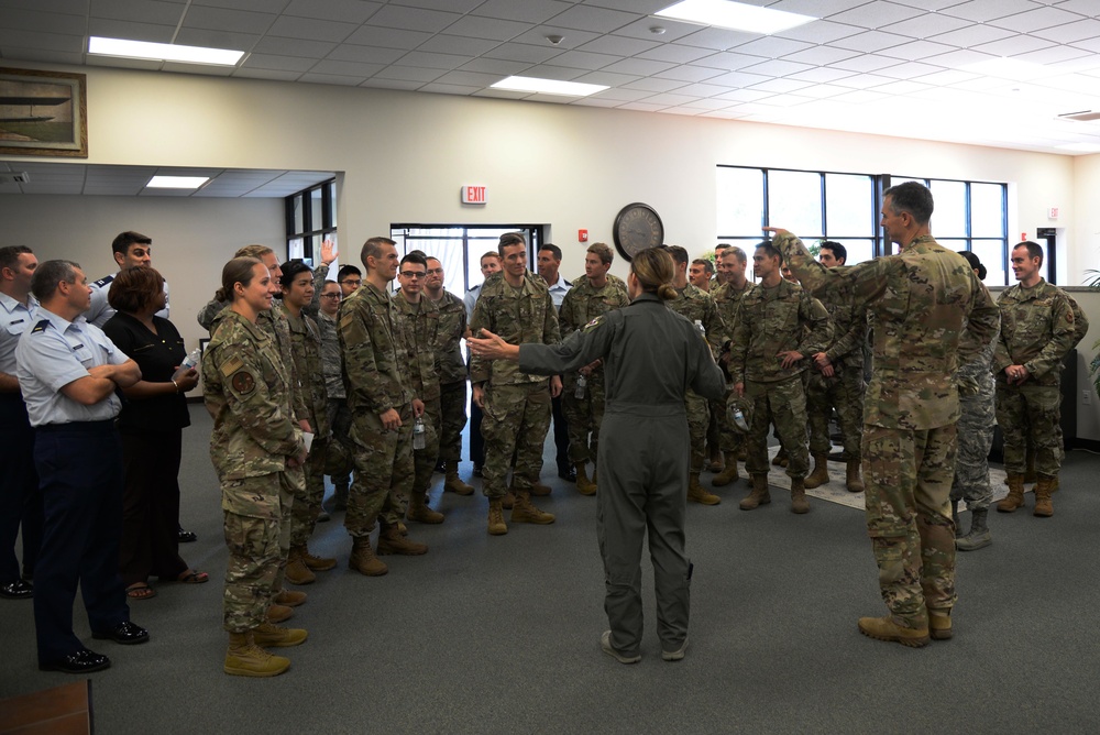 19th AF command team observe Columbus AFB pilot training mission