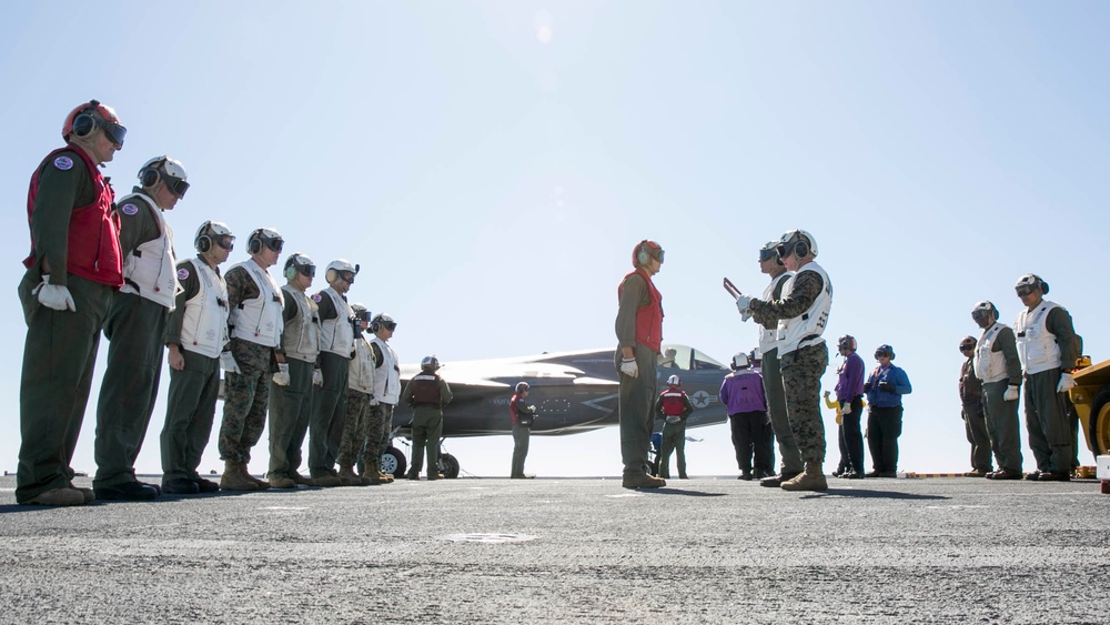 Illinois Native is reenlisted by the 3rd MAW CG