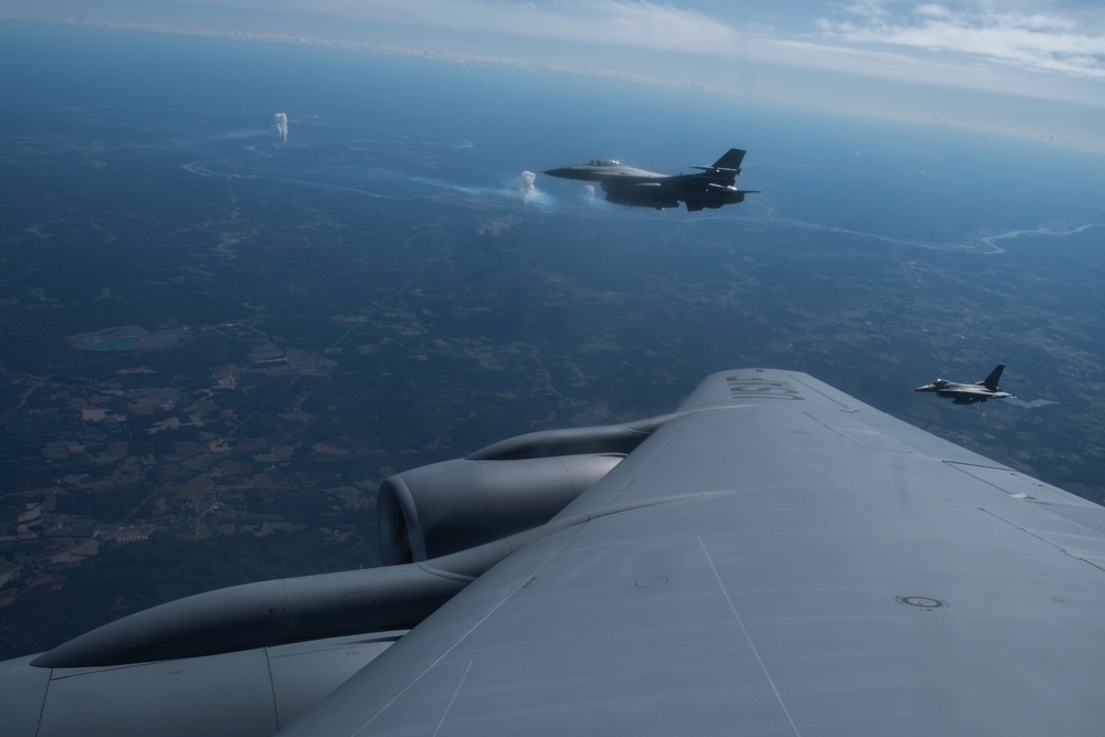 KC-135 Stratotanker Refuels F-16 Fighting Falcons