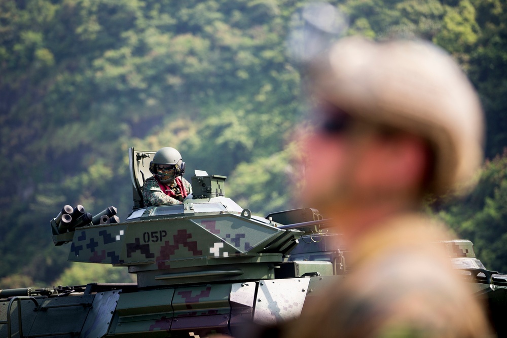Philippine Marines, US Marines, JGSDF soldiers conduct AMPHIBEX during KAMANDAG 3